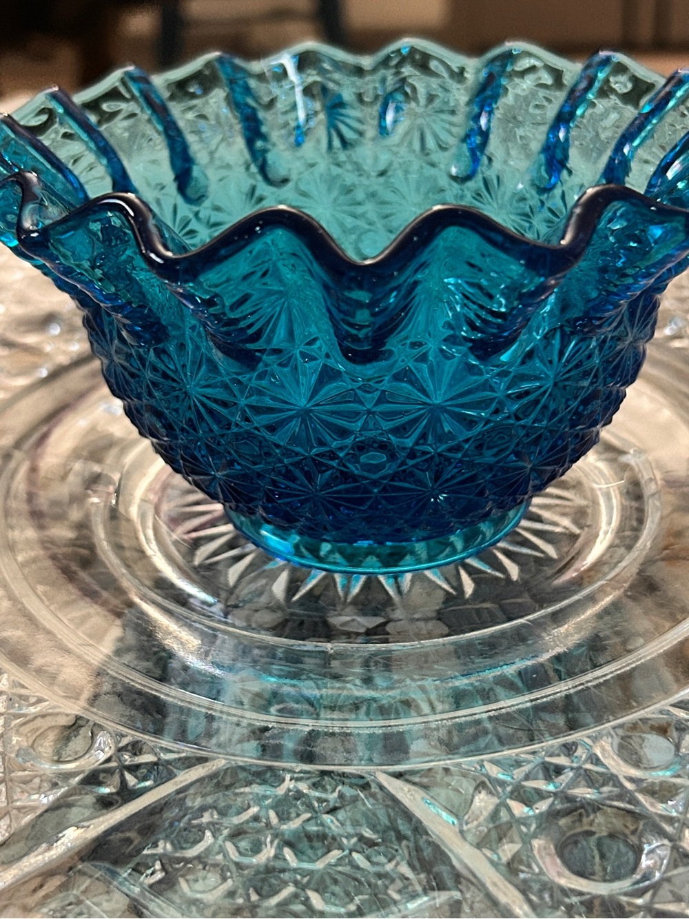 L.E. Smith Blue Ruffled Glass Bowl - Excellent Condition - Picture 4 of 4